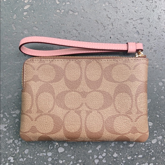 Corner Zip Wristlet in signature canvas - Picture 4 of 9